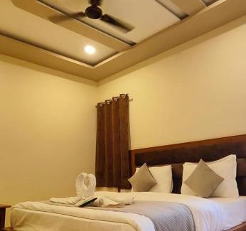 Pushkar Hotel | The Silver Palm Resort