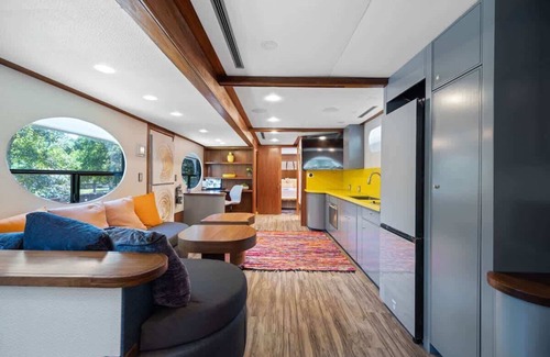 Austin Villa | The Skittles Unit near COTA: Hot Tub, BBQ & Events!