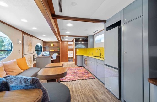 Austin Villa | The Skittles Unit near COTA: Hot Tub, BBQ & Events!