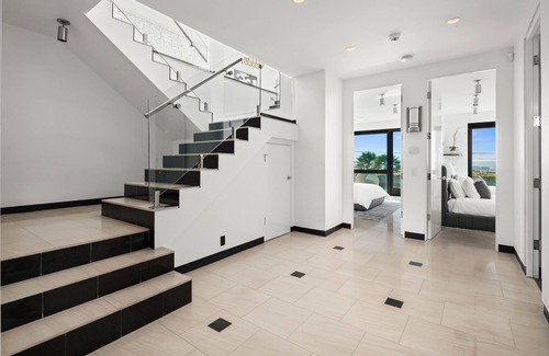 Middletown House | THE SKYLIGHT HOUSE