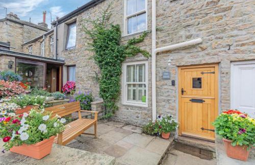 Hawes House | The Snug