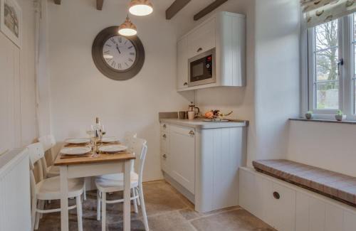 Hawes House | The Snug