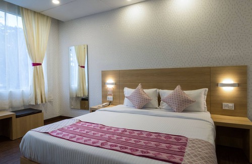 Bullawala Hotel | The Solitaire Express