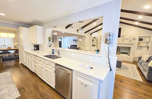 Temple House | The Southern- Stay in the heart of Temple, close to S&W, shopping and the lake!