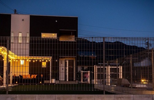 Awaji House | The spacious rooms come with a grassy dog run wher/Awaji Hyōgo