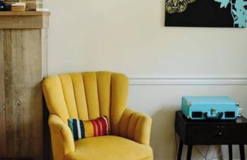 Singers Glen House | The spring house at Thistle Hollow