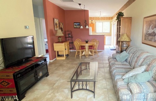 Green Valley House | "The Springs" HOA. Walk to pool and gym.