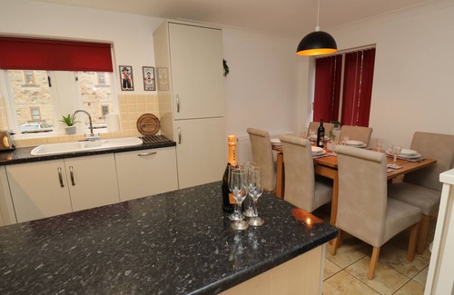 Wadsworth Cottage | THE SQUIRRELS, family friendly, with a garden in Hebden Bridge