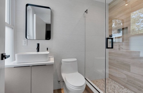 Asbury Park Hotel | The St. Laurent: Deluxe Queen - Sleeps 2