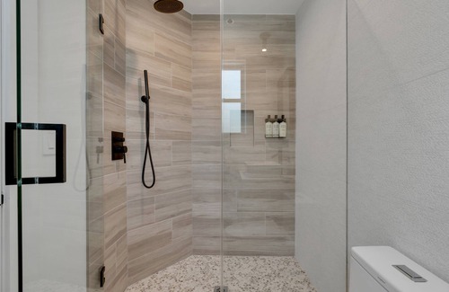 Asbury Park Hotel | The St. Laurent: Deluxe King - Sleeps 2