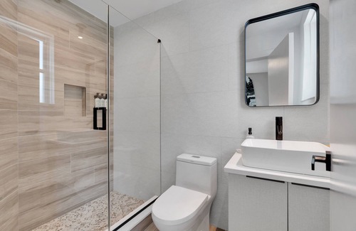 Asbury Park Hotel | The St. Laurent: Deluxe King - Sleeps 2