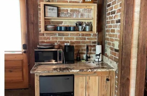 Folsom Apartment | The Stables at Giddy Up Folsom Western Room B