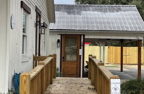 Folsom Apartment | The Stables at Giddy Up Folsom Western Room B