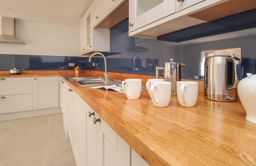 Burton Bradstock Cottage | The Stables, Burton Bradstock