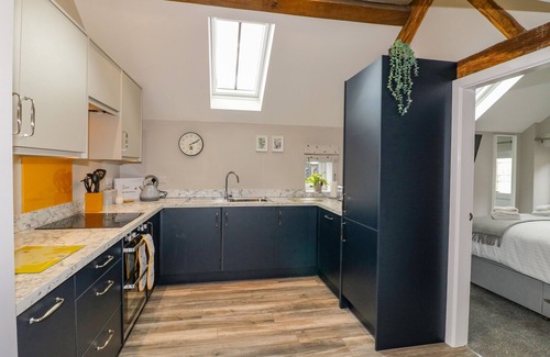 Cotton Cottage | THE STABLES, family friendly, character holiday cottage in Alton
