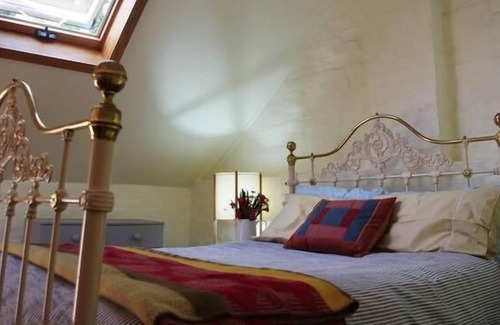 Bathurst Cottage | The Stables - Historic cottage (C1890)