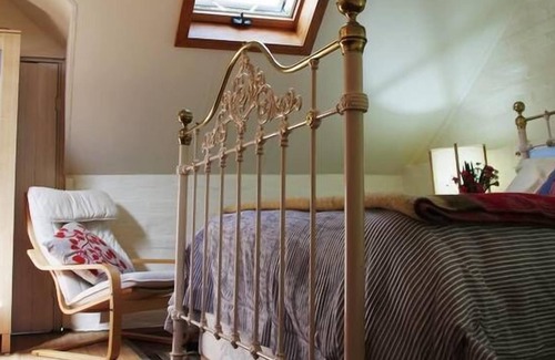 Bathurst Cottage | The Stables - Historic cottage (C1890)