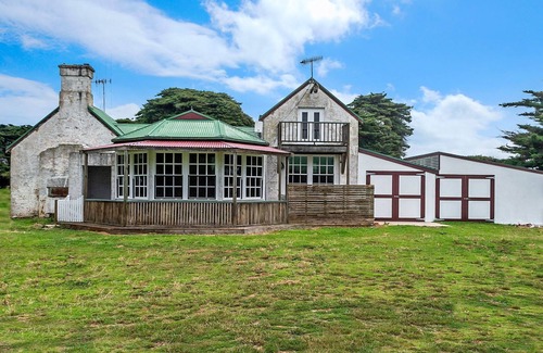 Port Fairy Cottage | The Stables - Ideal choice for a unique farm experience, offering 2 bedrooms and 1 bathroom and view