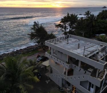Midigama East Hotel | The Stables Oceanfront Hotel Midigama