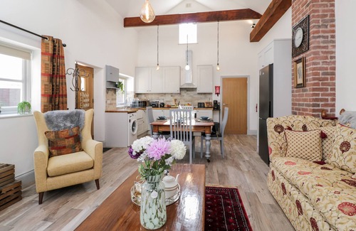 Barbourne House | THE STABLES, with a garden in Worcester