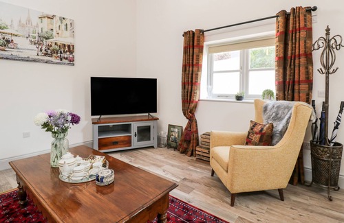 Barbourne House | THE STABLES, with a garden in Worcester