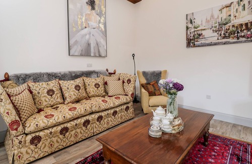 Barbourne House | THE STABLES, with a garden in Worcester