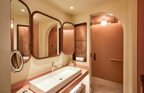 Silom Hotel | The Standard, Bangkok Mahanakhon