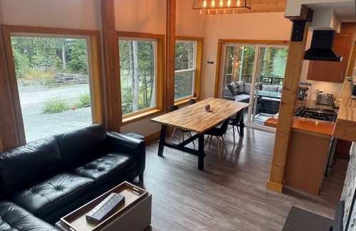 Hemlock Valley Ski Chalet | The Starry Chalet