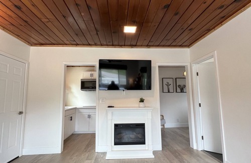 Raisin Cabin | THE STATION: Cabin A