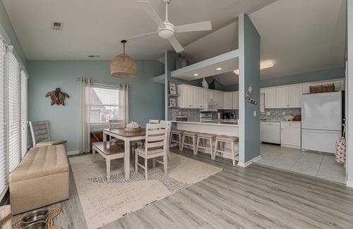 Surf City House | The Steel Fin - Beachfront 4 bedroom 3 bathroom with private beach access