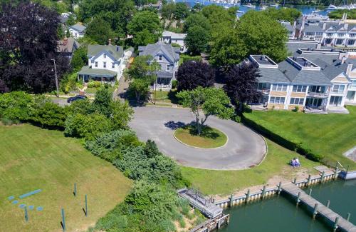 Greenport Bed & Breakfast | The Stirling House Waterfront Inn Greenport