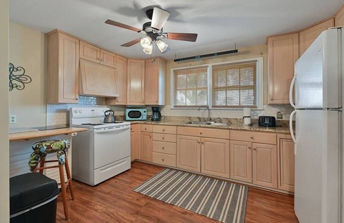 Downtown House | "The Stone House Stay" : 4 Bedroom Serenity Home