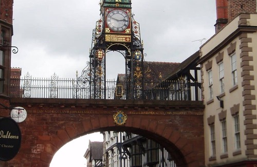 Chester House | The Storyhouse Gathering 5 Bed - Sleeps 13 City Centre