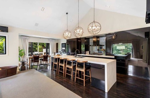 Queenstown House | The Stowaway Summary: