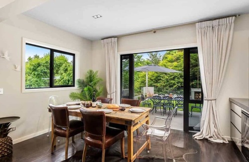 Queenstown House | The Stowaway Summary: