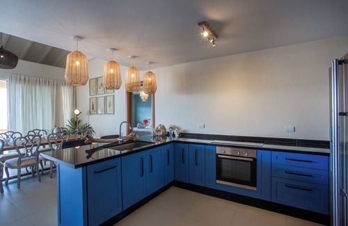 Nieuw Nederland Apartment | The Strand Penthouse, stunning ocean view, shared pool & private beach