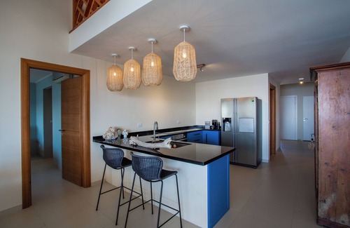 Nieuw Nederland Apartment | The Strand Penthouse, stunning ocean view, shared pool & private beach