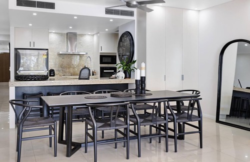 North Ward Apartment | The Strand Stunner Su