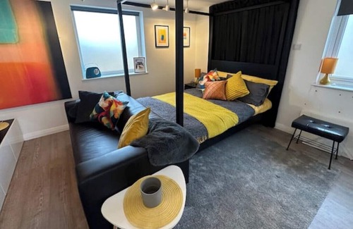 Humberston Apartment | The Studio by Hip Haus, a Stylish Chill out Closet to the Beach