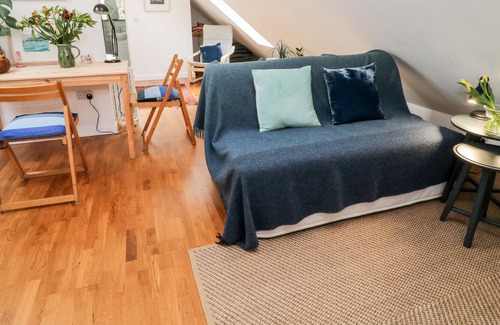 Tavistock Apartment | THE STUDIO LOFT, with a garden in Tavistock