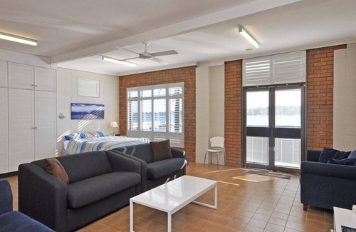 Fishing Point Apartment | The Studio on the Lake @ Fishing Point, Lake Macquarie - honestly put the line in and catch fish