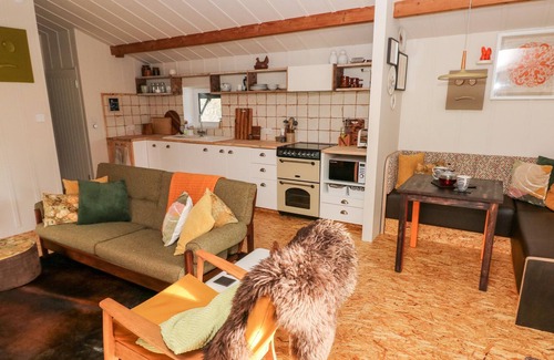 Cilgerran House | THE STUDIO, pet friendly, character holiday cottage in Cilgerran