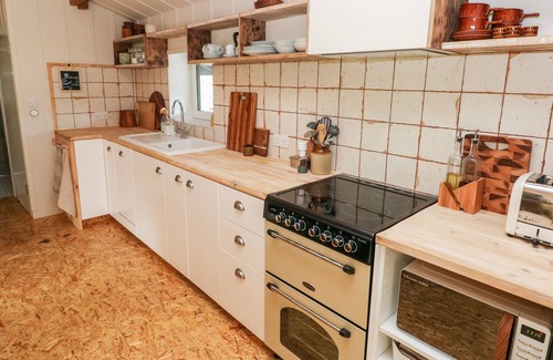 Cilgerran House | THE STUDIO, pet friendly, character holiday cottage in Cilgerran