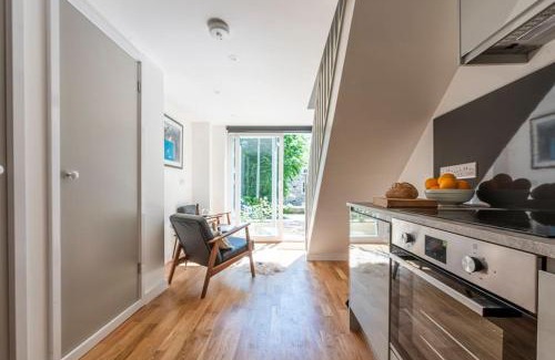 Lelant Apartment | The Studio, Rosebud. 5 minutes walk to beach.