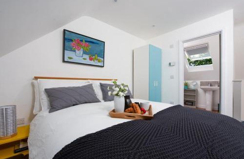 Lelant Apartment | The Studio, Rosebud. 5 minutes walk to beach.