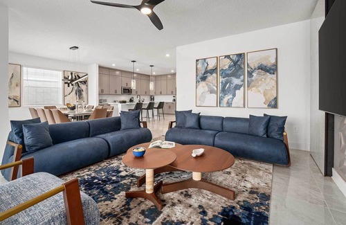 Florida Center House | The Sublime | Deluxe home w pool, huge LR/DR, epic theme BR, near top theme park