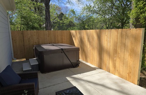 Tupelo House | The Sugar Shack Cottage with Hot Tub