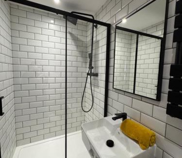 Ormskirk Apartment | The Suites, Ormskirk - Rooms by Vici