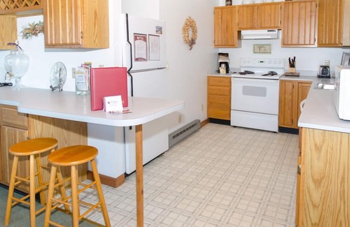 Hammondsport Cottage | The Sunken Cork - Water's Edge Getaway!