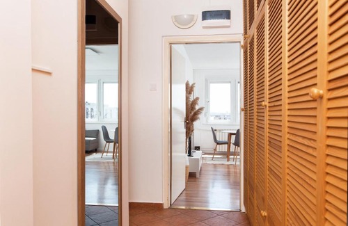 Ujlipotvaros Apartment | The Sunlight Studio